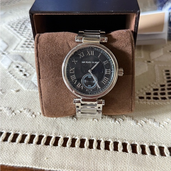 Michael Kors Women's Skylar MK6053 Metallic Silver Stainless-Steel. Gently Used - Picture 1 of 16